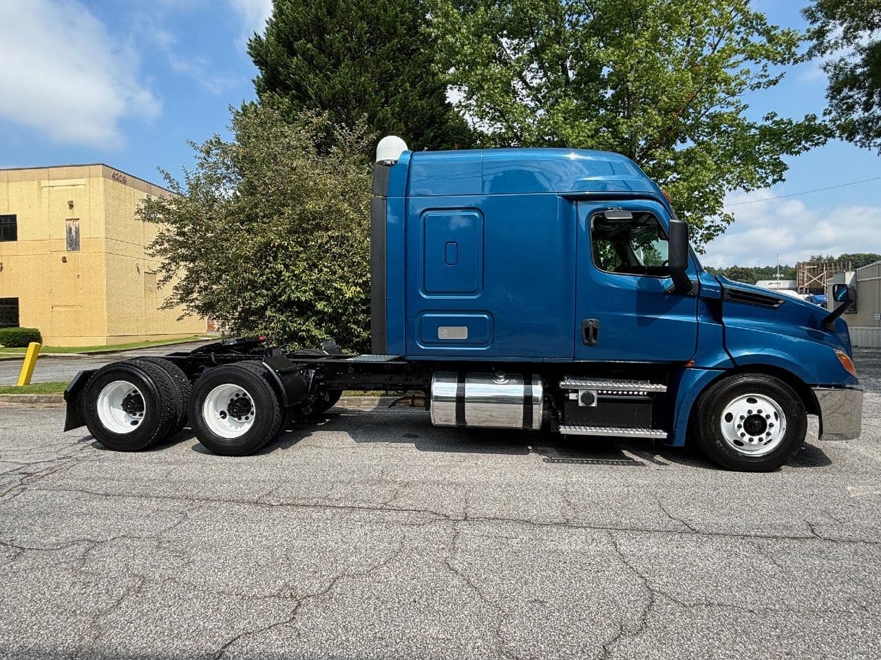 2020 Freightliner Cascadia 126 image 5