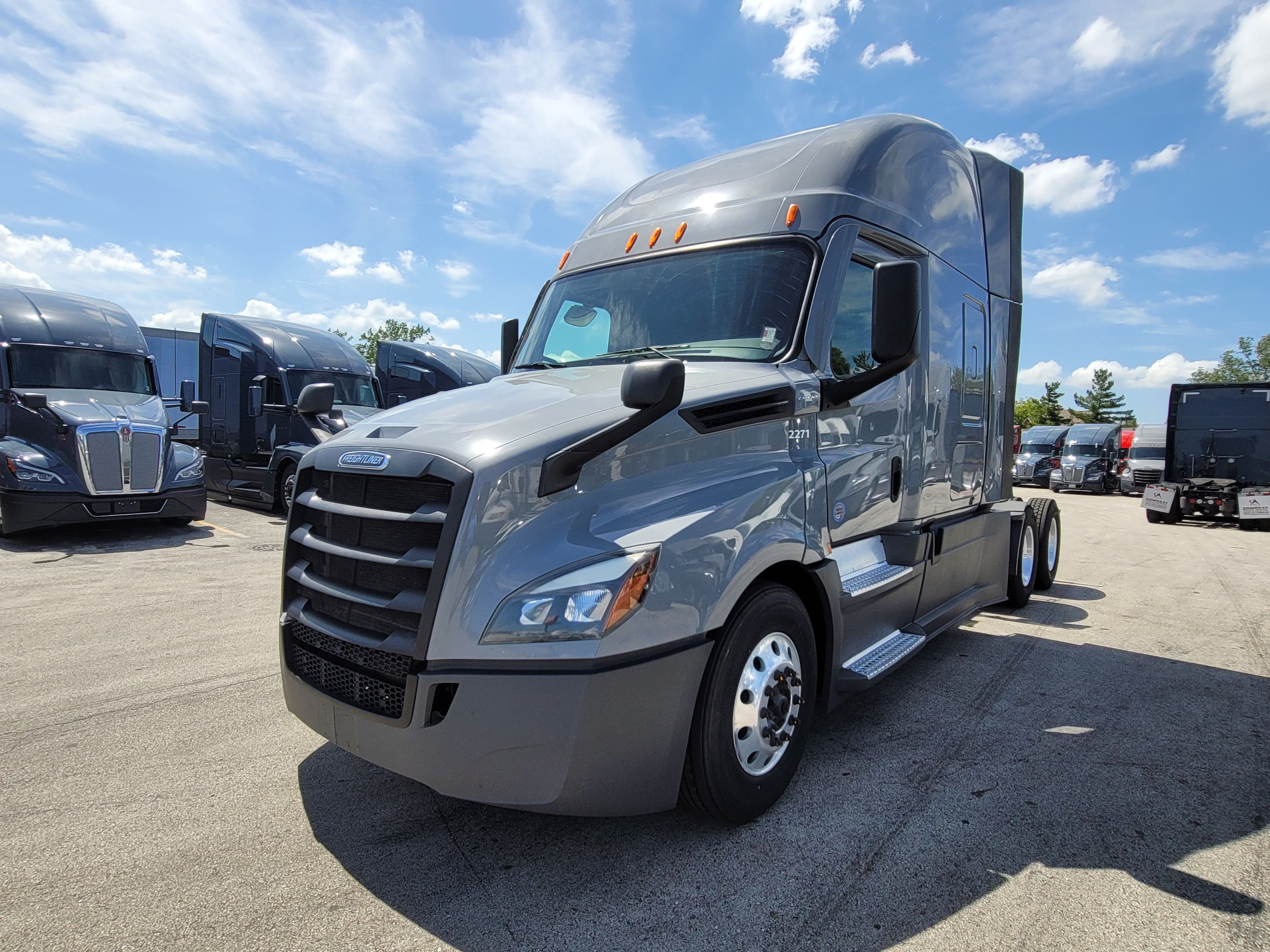 2022 Freightliner Cascadia 126 image 1