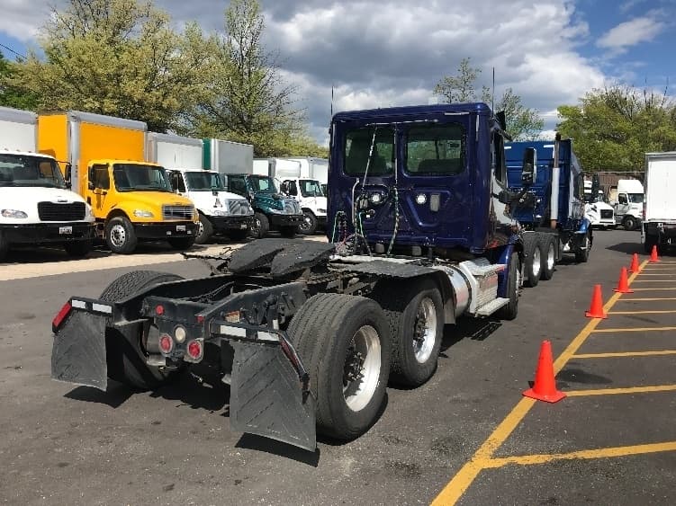 Used 2017 FREIGHTLINER Conventional - Day Cab, Tractor - CASCADIA 113 image 7