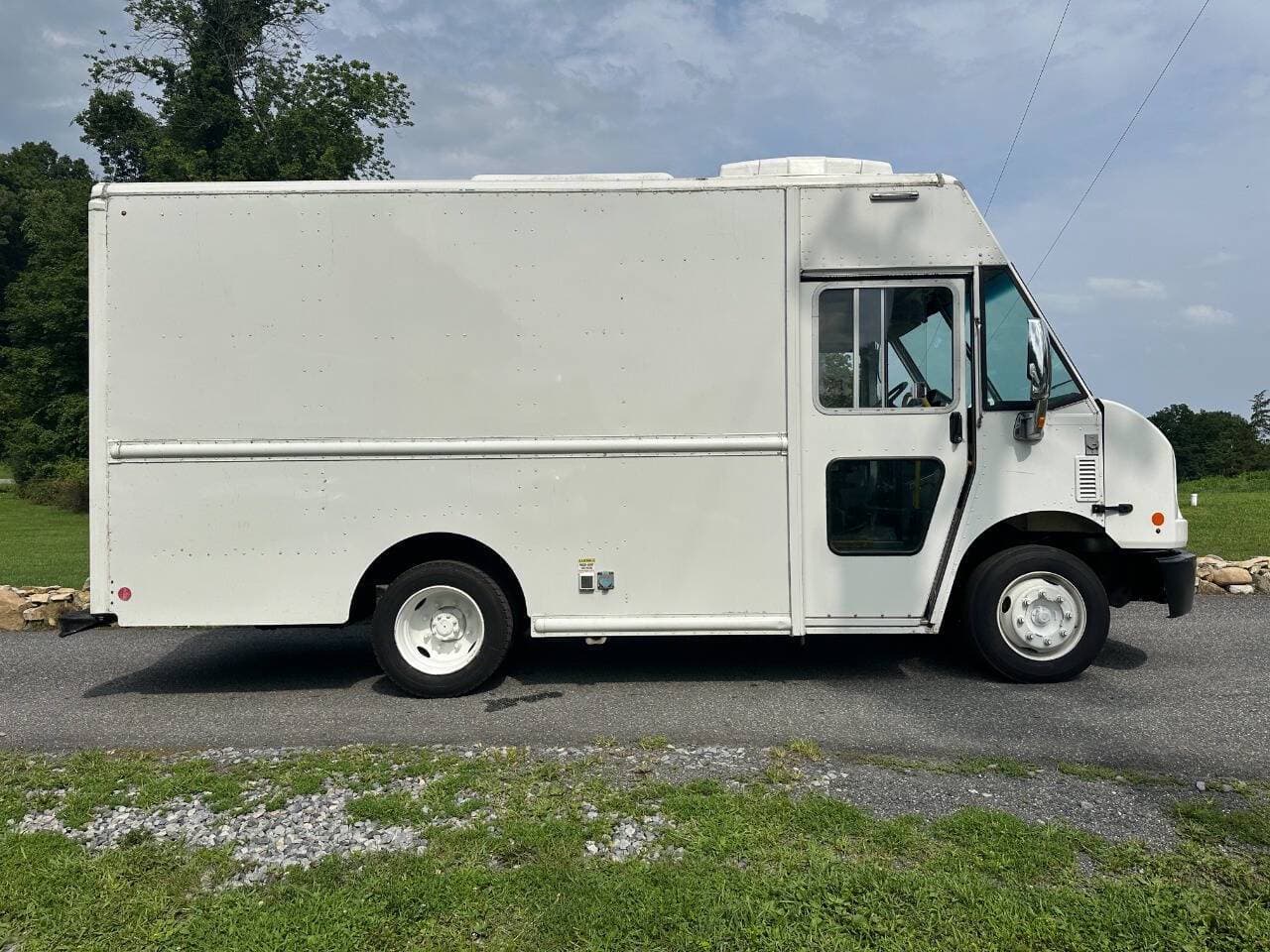 2017 Freightliner MT45 image 27
