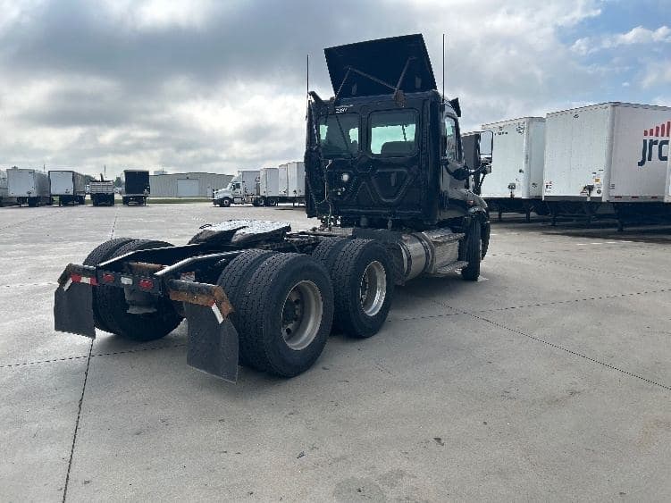 2019 Freightliner Cascadia 12564ST Day Cab | Detroit DD15 455 HP | 6x4 | Air Ride image 7