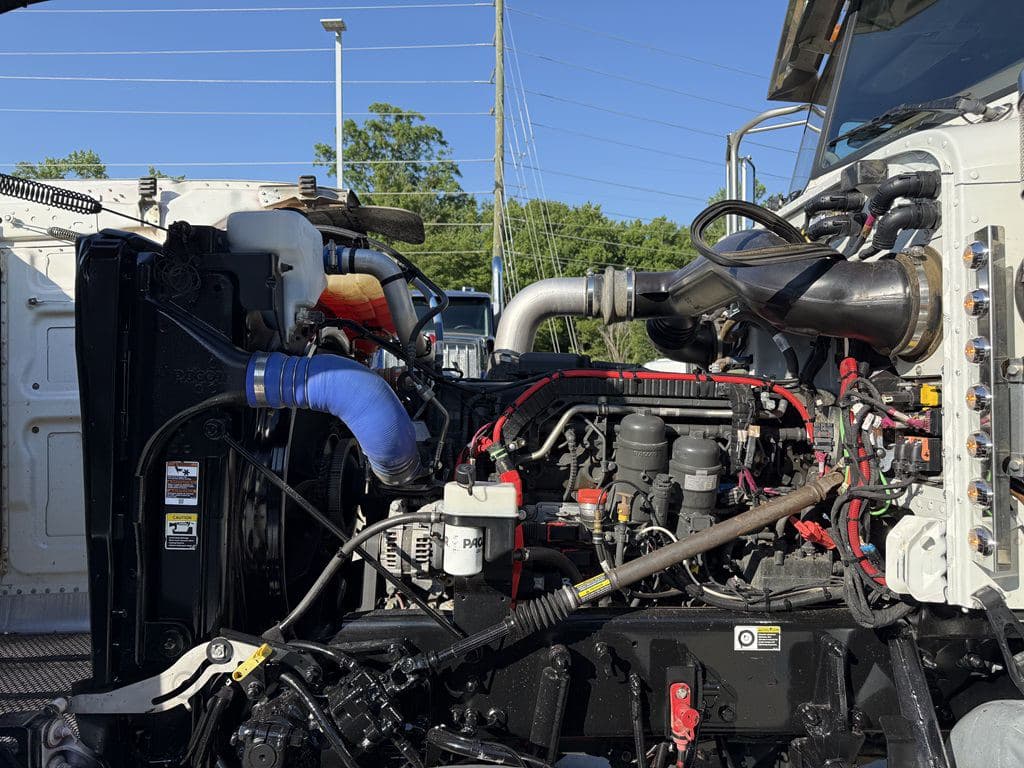 Used 2024 PETERBILT 389 image 18