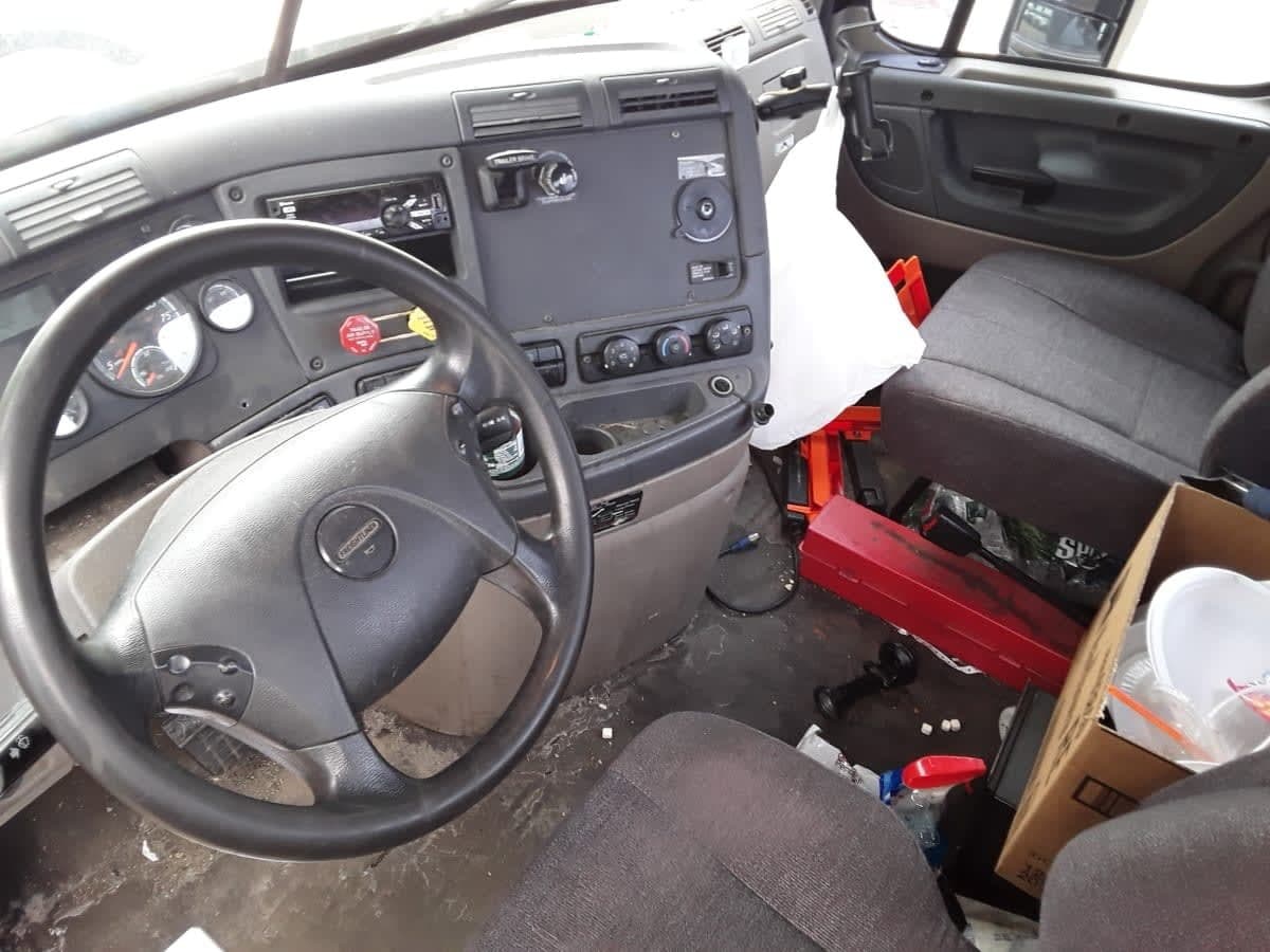 Used 2020 FREIGHTLINER Conventional - Day Cab - CASCADIA 113 For Sale image 7