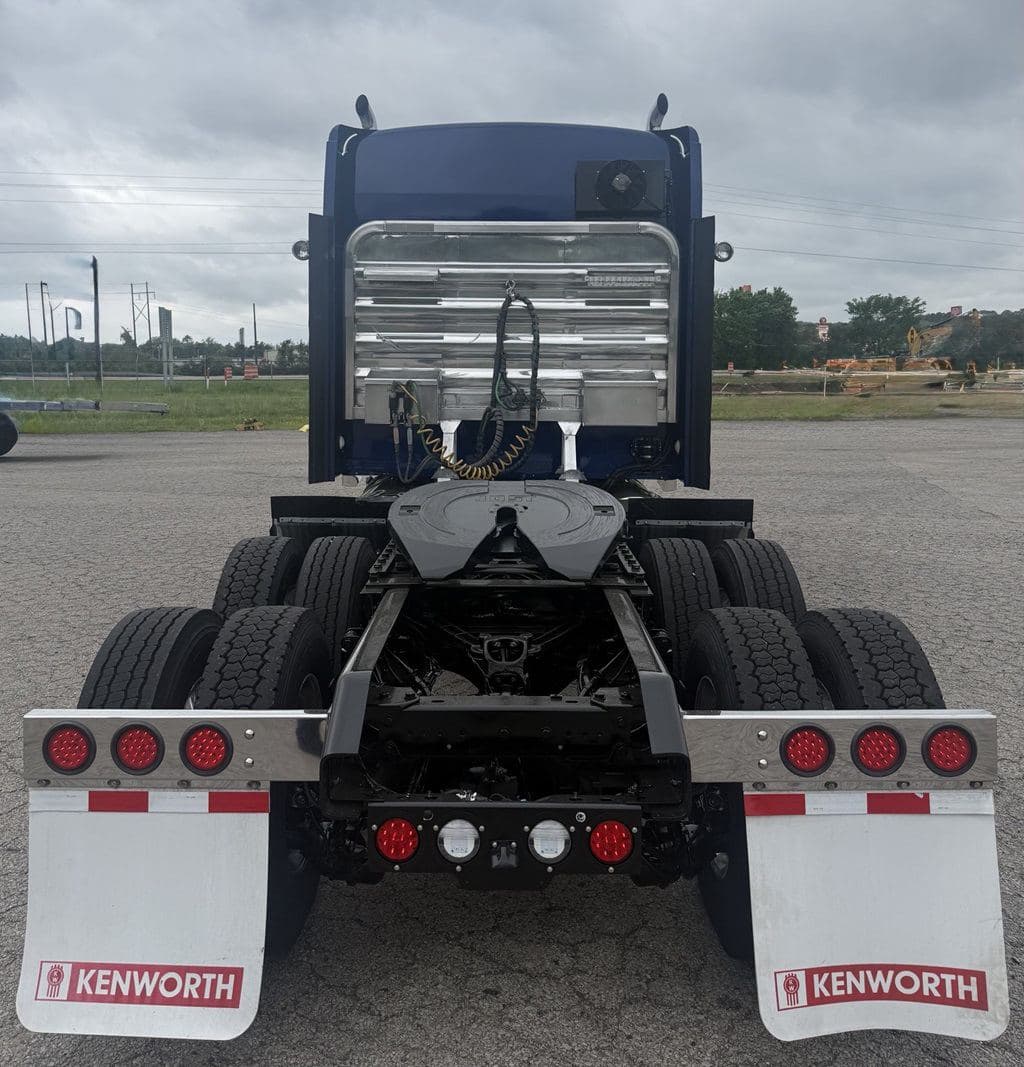 Used 2023 KENWORTH W900L image 8