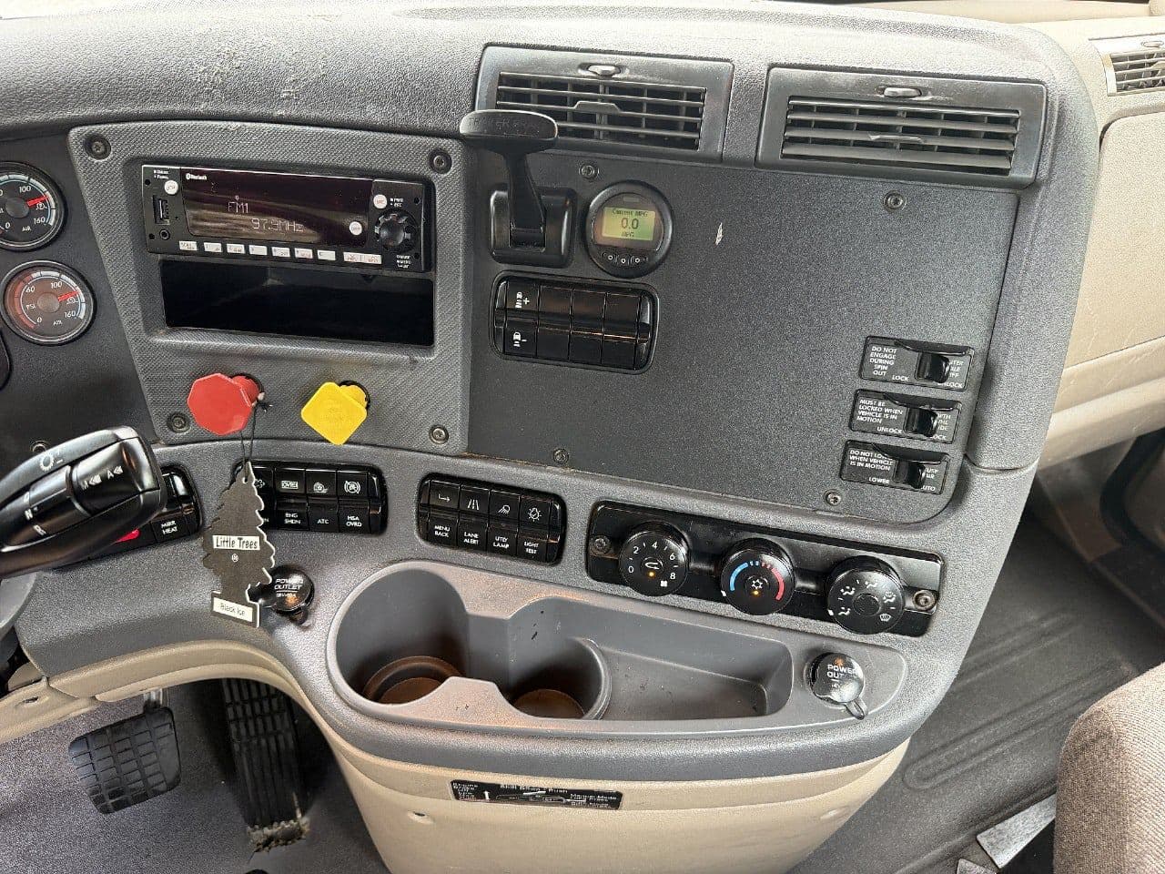 2018 Freightliner Cascadia 125 image 23