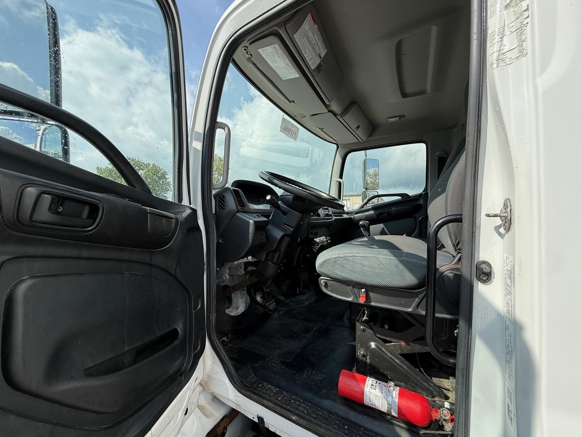 2017 HINO 268A 112996 image 9