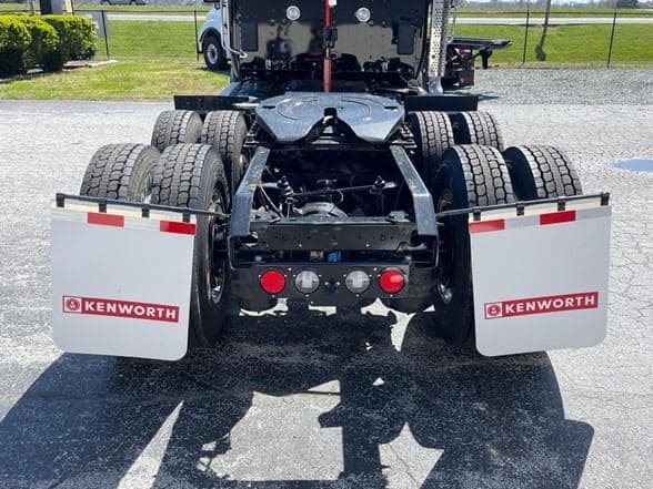 2026 Kenworth T880 image 18
