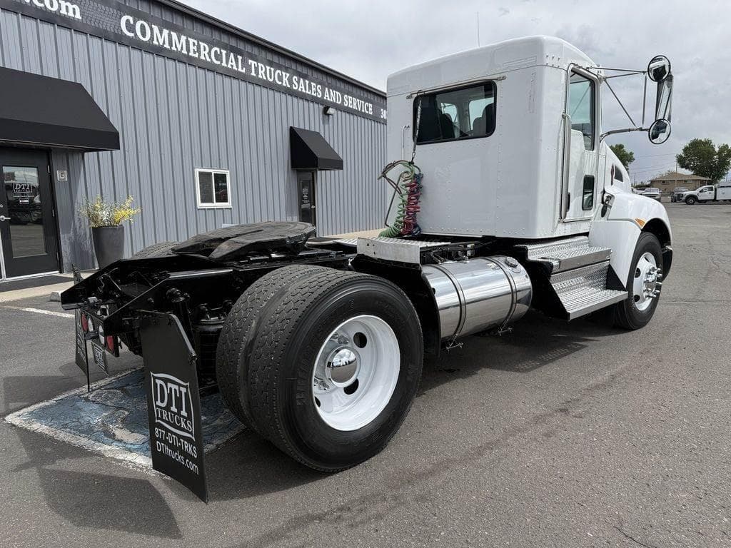 2018 Kenworth T300 image 2