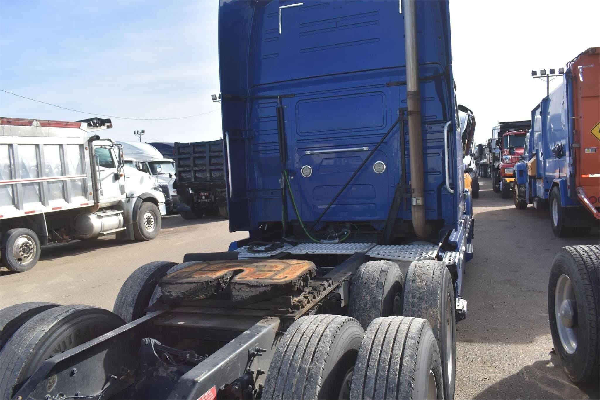 2017 Volvo VNL image 4