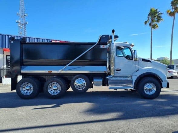 2025 Kenworth T880 image 8