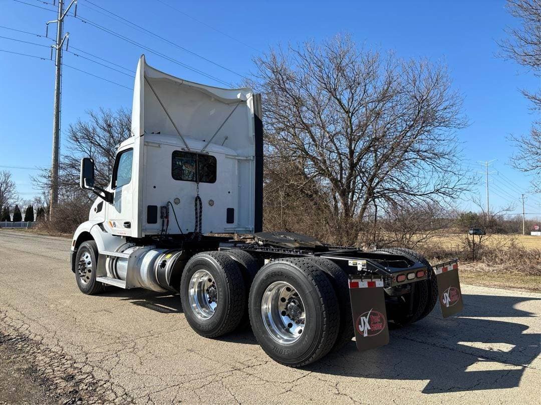 2020 Peterbilt 579 image 4