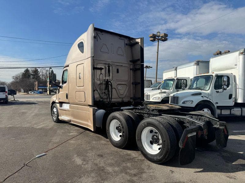 2019 Freightliner Cascadia image 4