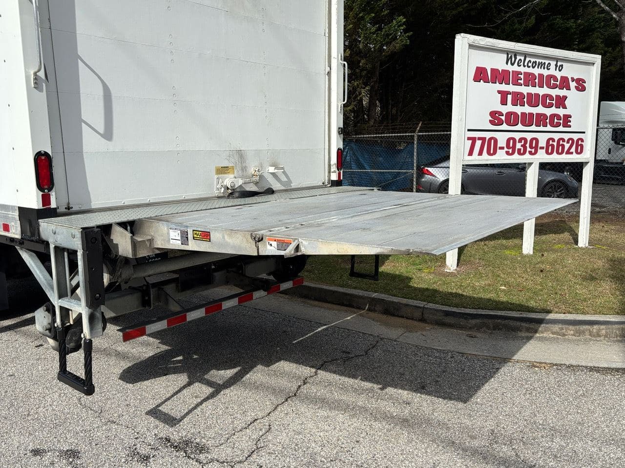 2019 Freightliner M2106 image 11