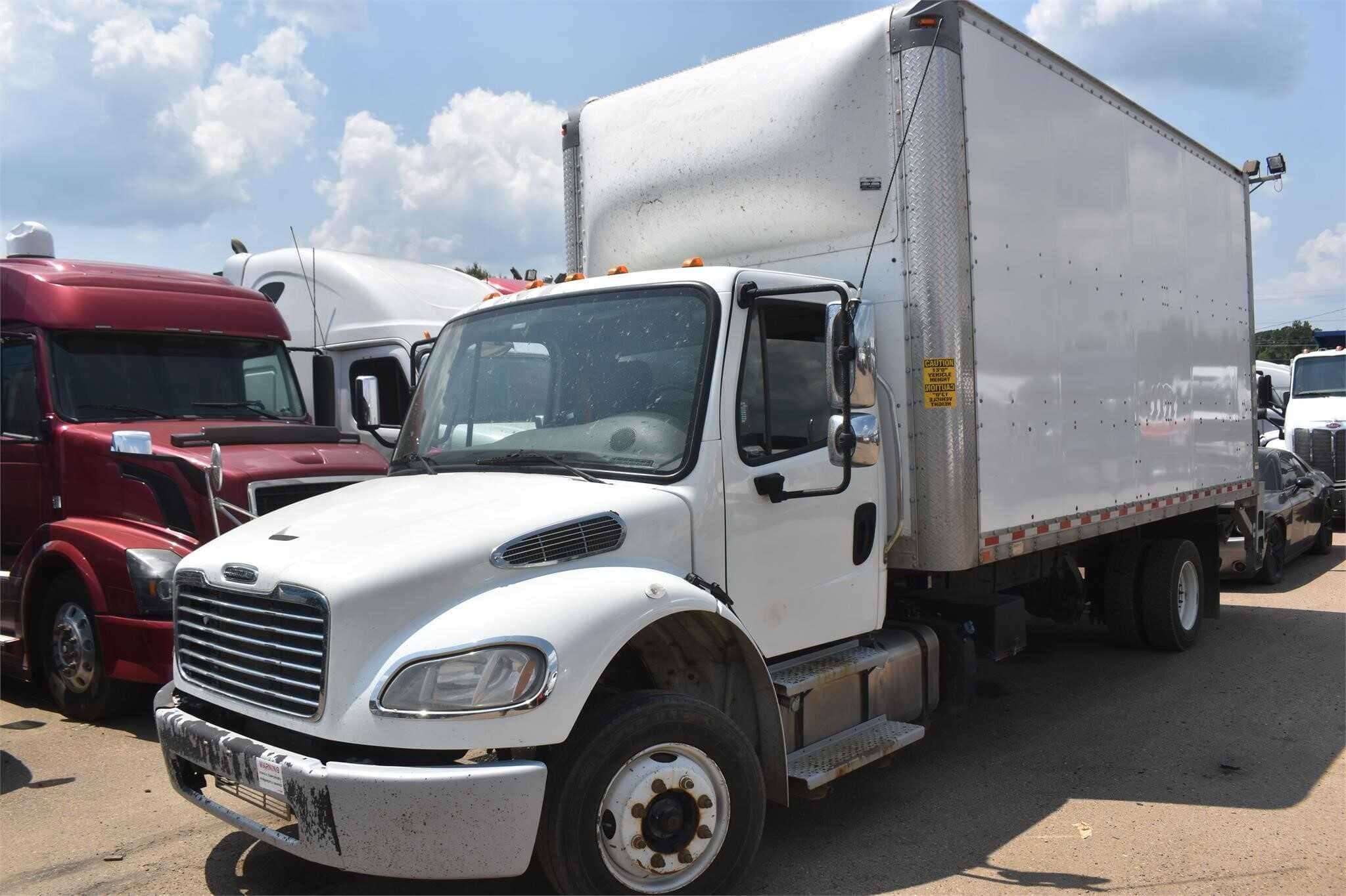 2020 Freightliner M2 image 2