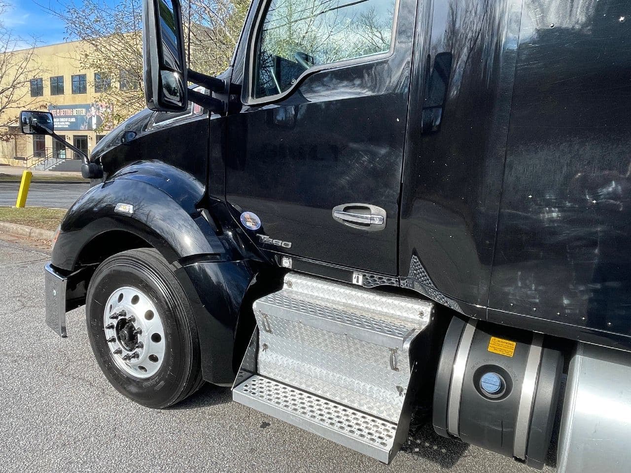 2021 Kenworth T680 image 10