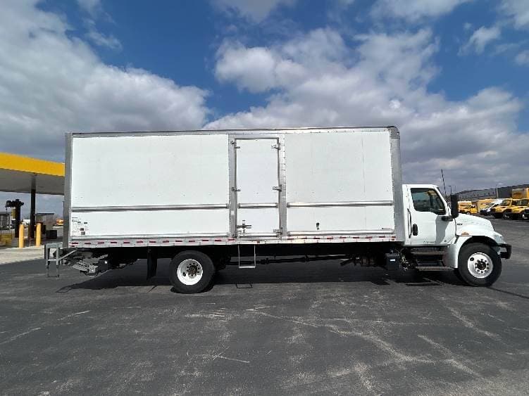 2022 International MV607 Box Truck - 220HP, 6 Speed Automatic, Roll up Door image 15