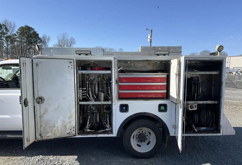 2016 Ford F-550sd image 6