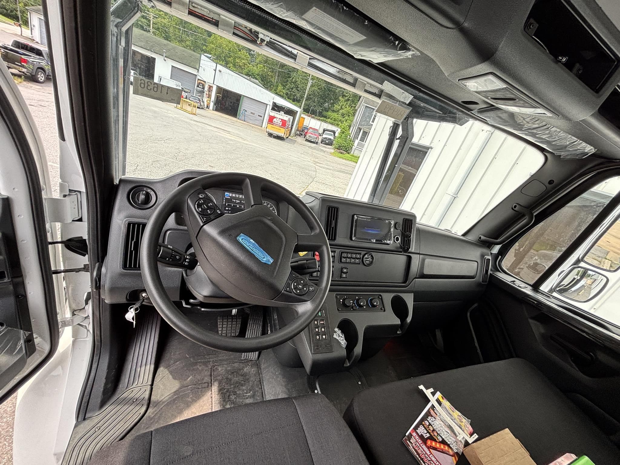 2027 Freightliner BUSINESS CLASS M2 106 image 5