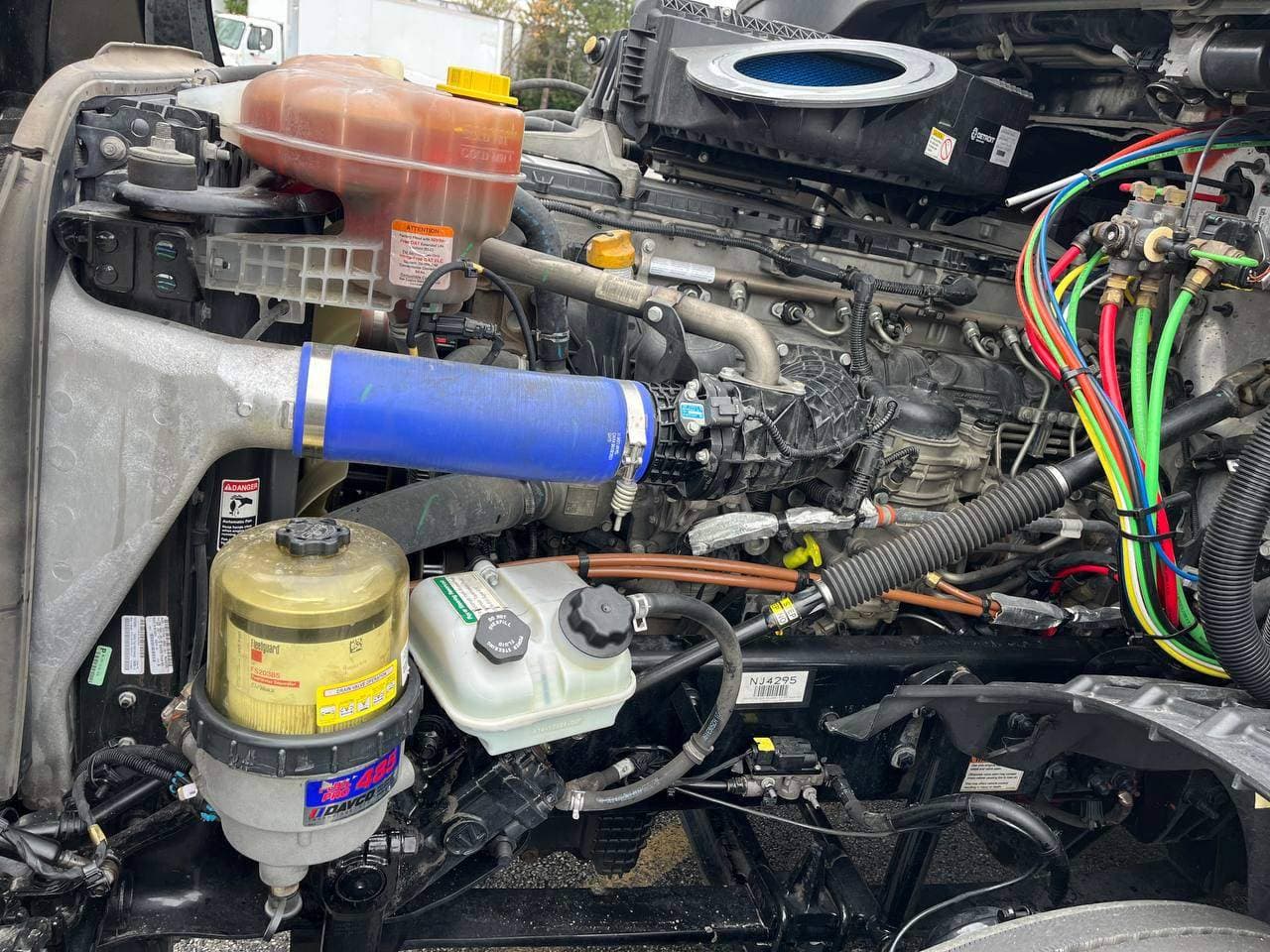 2022 Freightliner Cascadia image 9