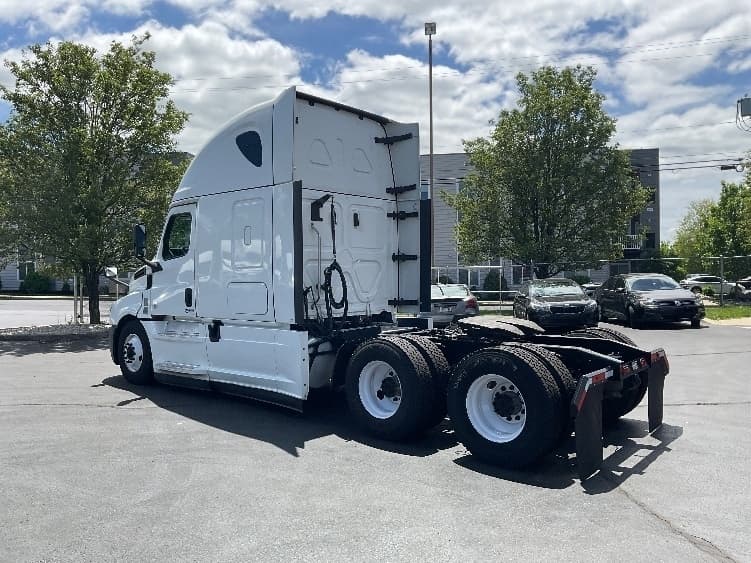 Used 2022 FREIGHTLINER Conventional - Sleeper Truck - CASCADIA 126 image 5