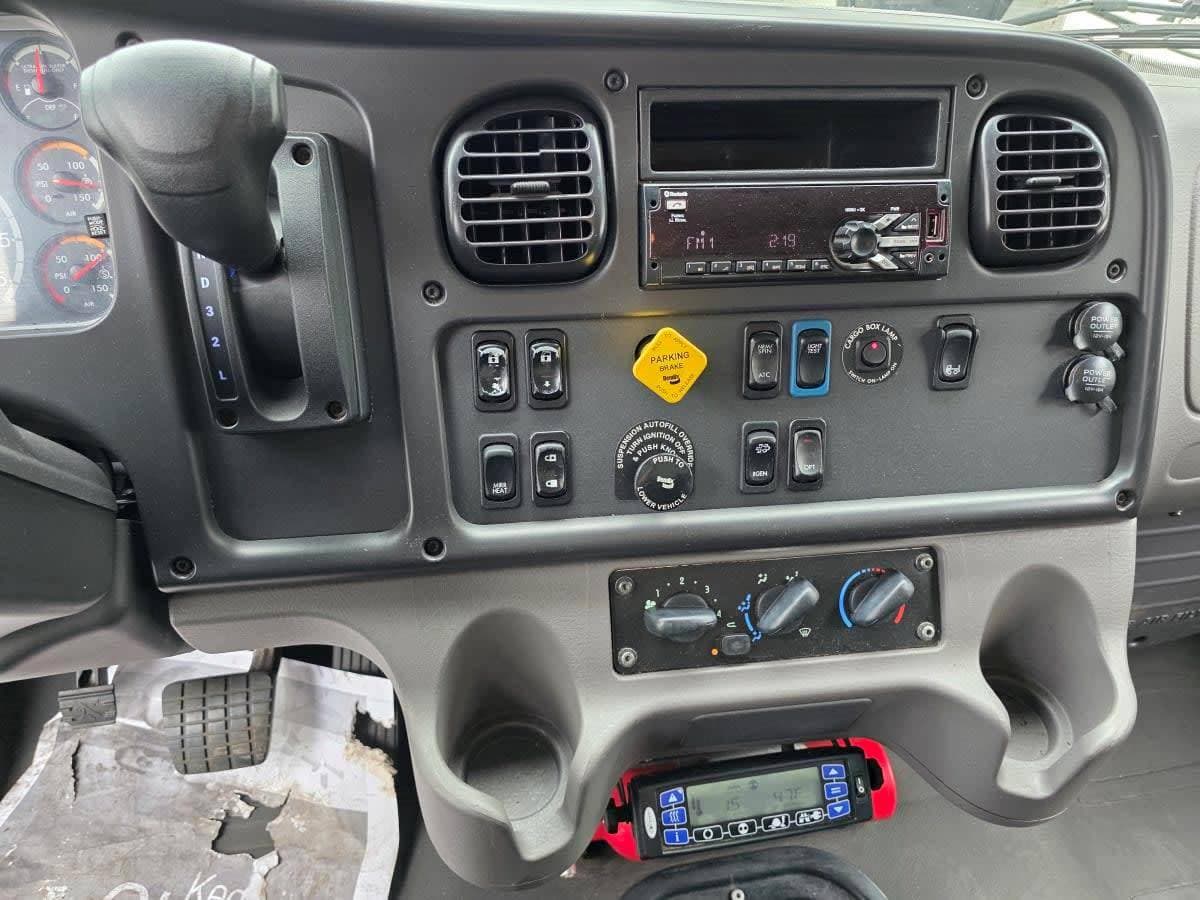 2020 Freightliner M2 image 11