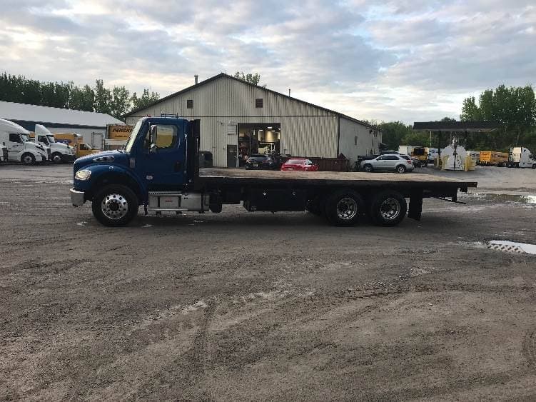 2021 Freightliner M2 image 3