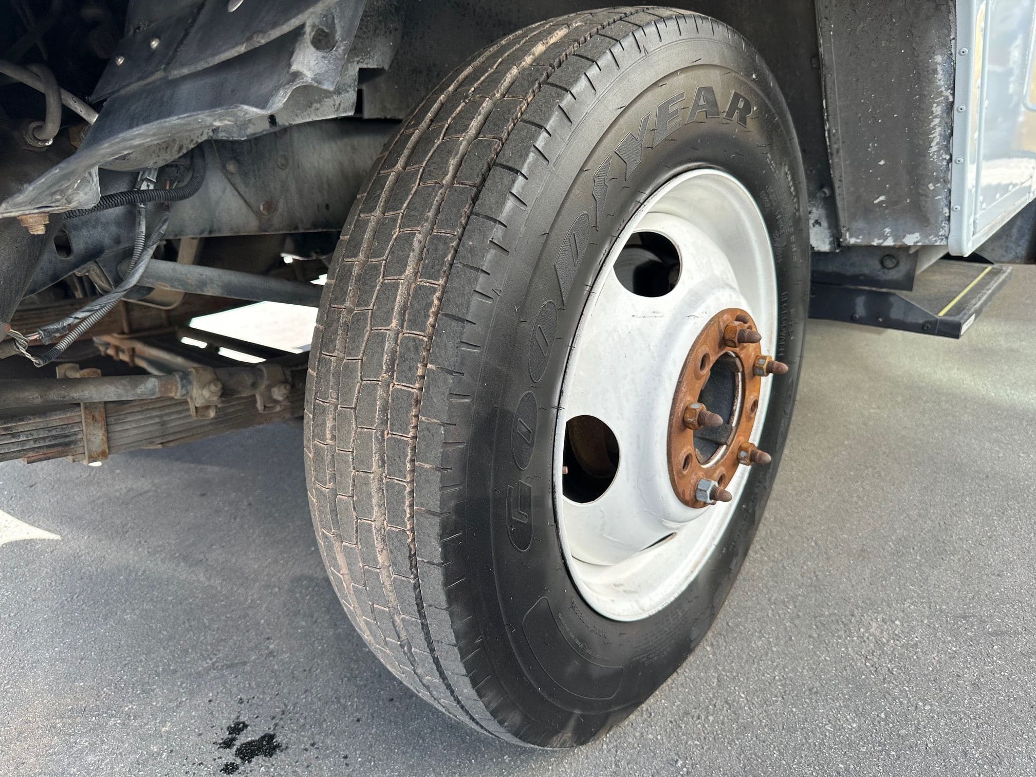 2002 WORKHORSE Step Van with Handicap Lift image 44