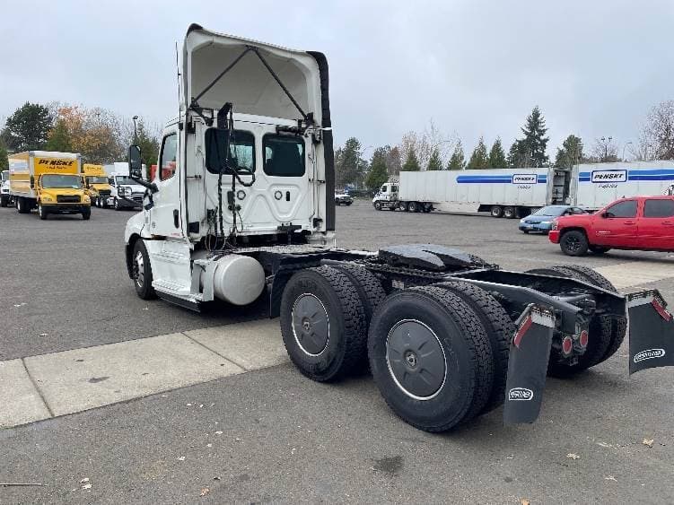 2019 Freightliner Cascadia 126 Day Cab Truck - 455HP, 12 Speed Automatic image 5