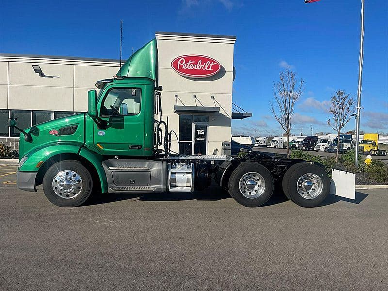 2020 Peterbilt 579 image 2
