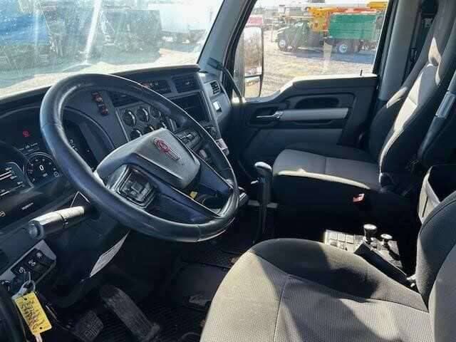2023 Kenworth T880 image 9
