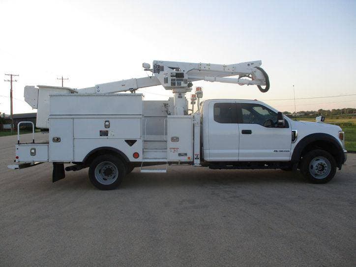 2018 Ford F550 SUPER CAB BUCKET TRUCK 4X4 image 6