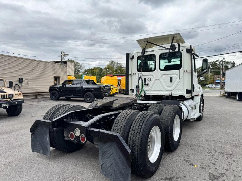 2018 Freightliner Cascadia image 5