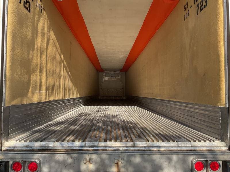 2012 Utility 3000R image 2