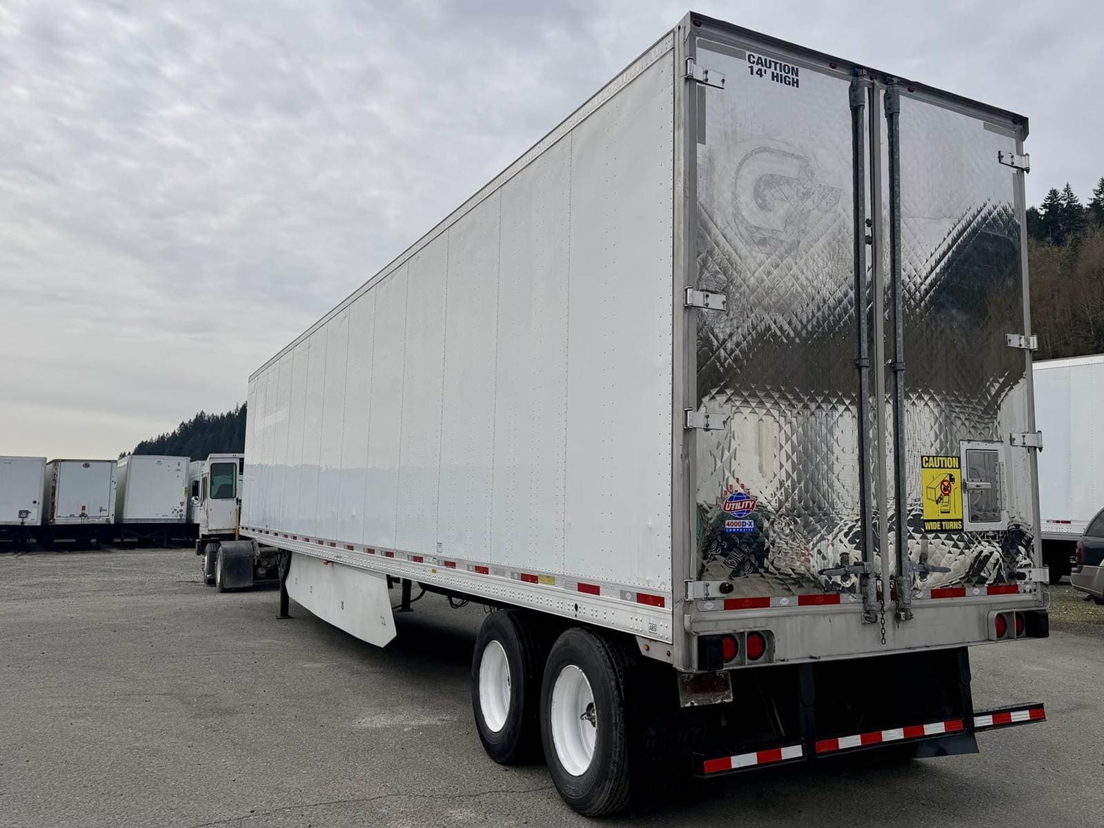 2017 Utility 4000DX 53 ft Dry Van Trailer image 3