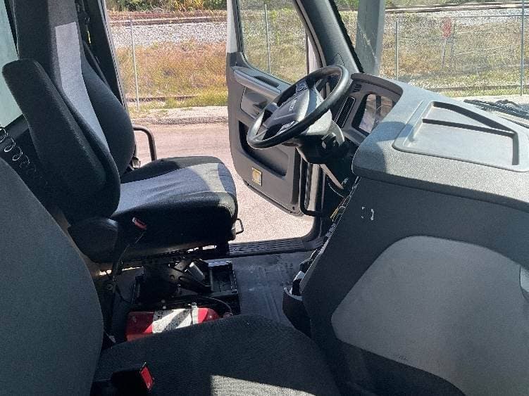 2018 Freightliner Cascadia image 8