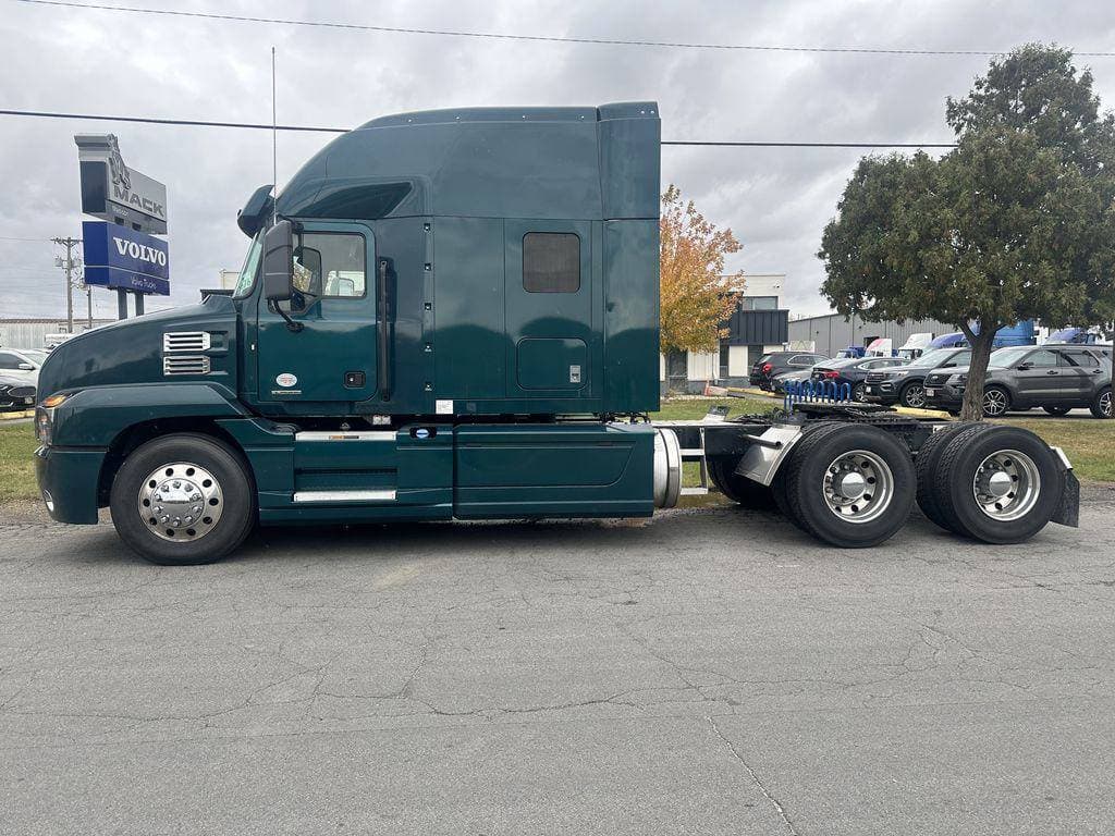 2020 Mack Anthem image 2