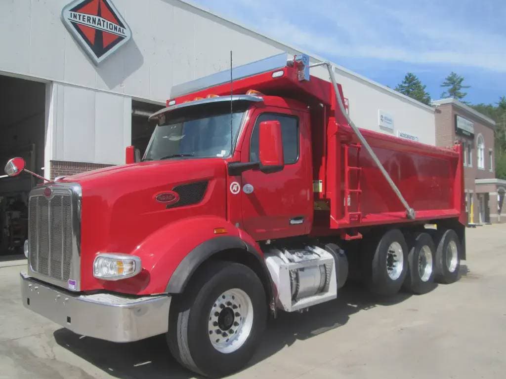2022 Peterbilt 567 image 1