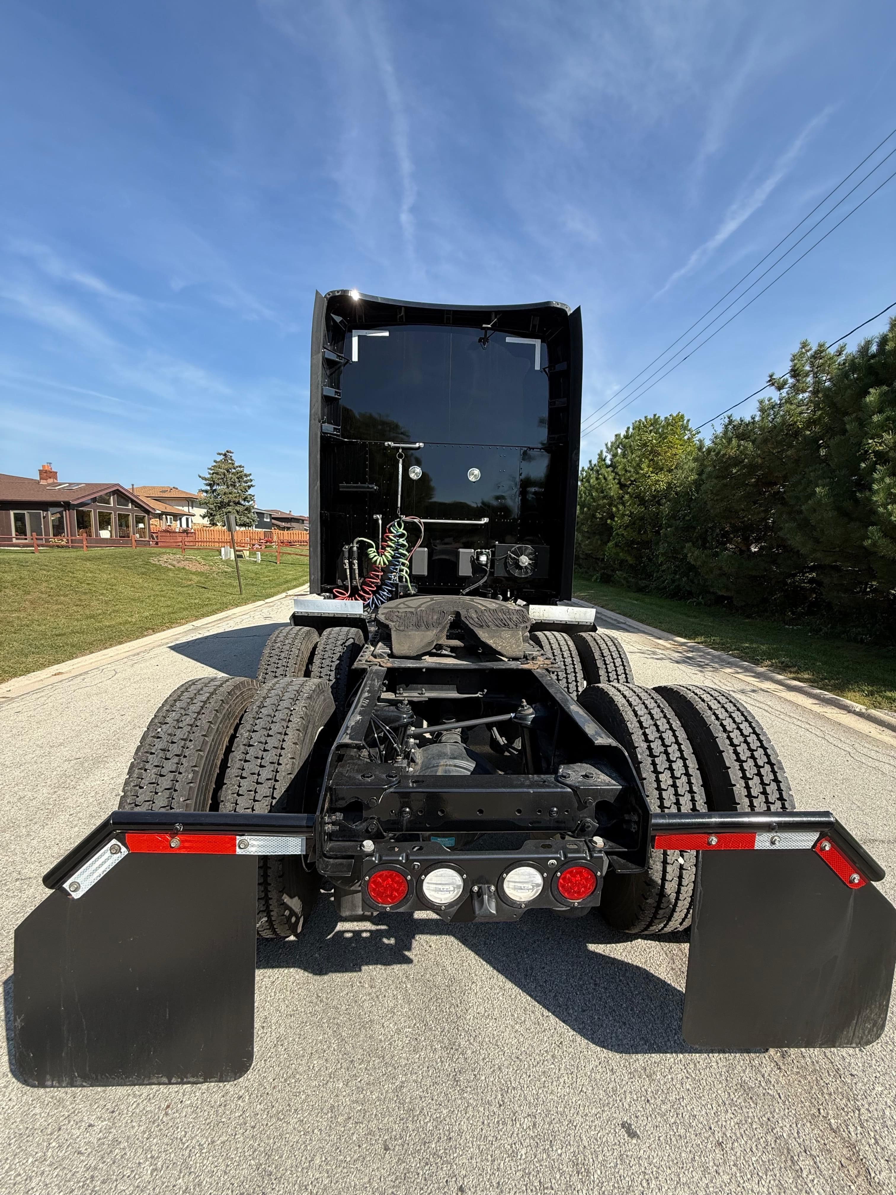 2022 Kenworth T680 image 7