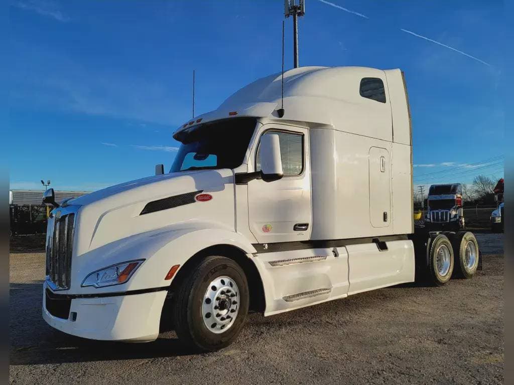 2022 Peterbilt 579 image 5
