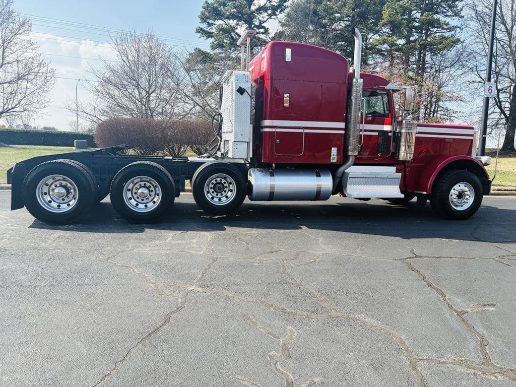 Used 2021 PETERBILT 389 image 6
