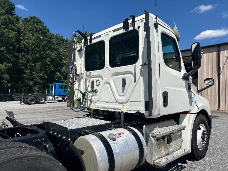 2018 Freightliner Cascadia image 3