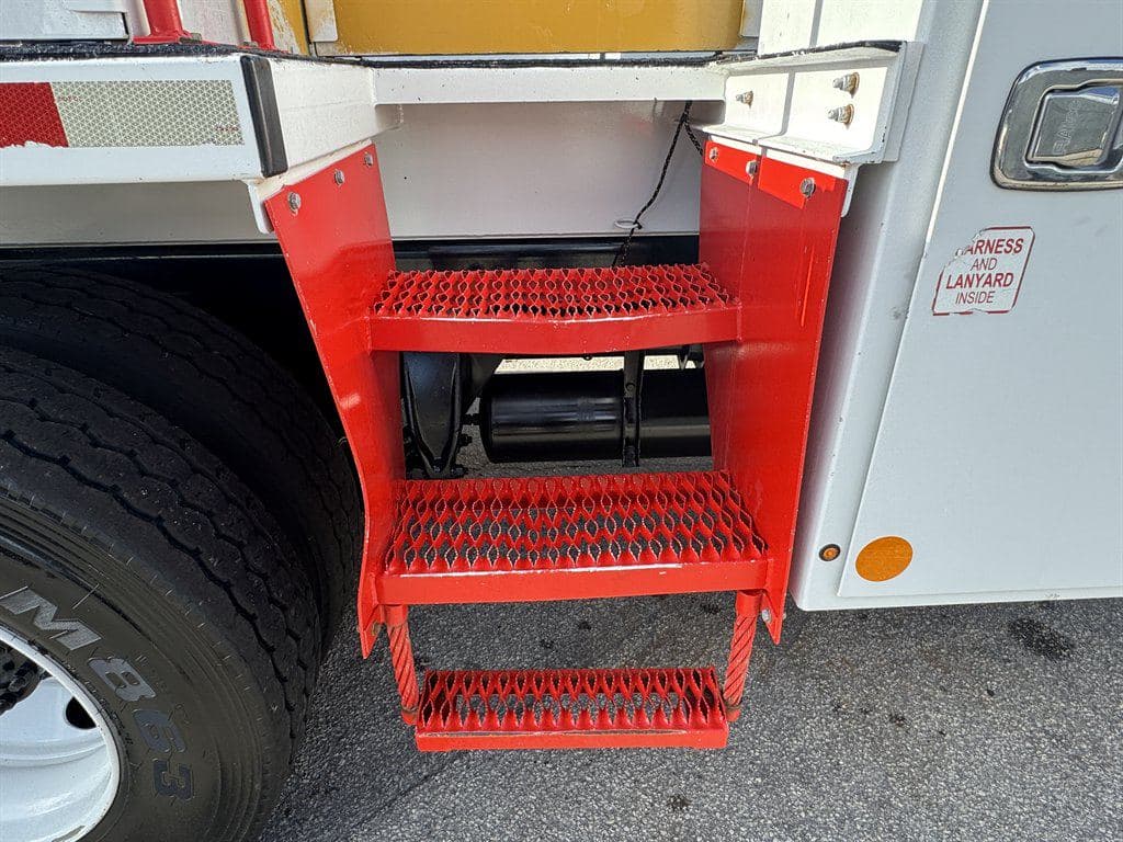 2015 Freightliner M2-112 image 27