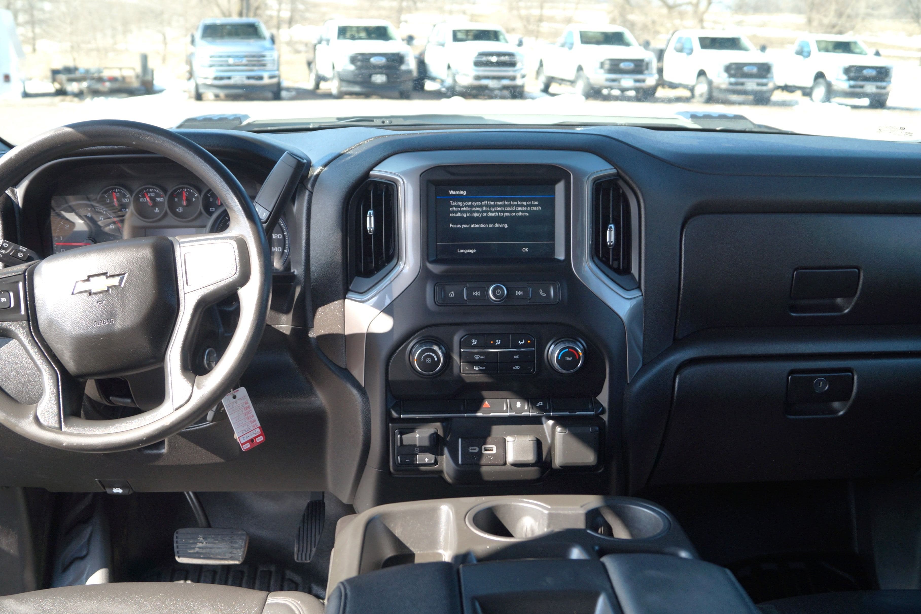 2023 Chevrolet Silverado 2500 WT - 8ft Flatbed - 4WD 6.6L V8 image 18