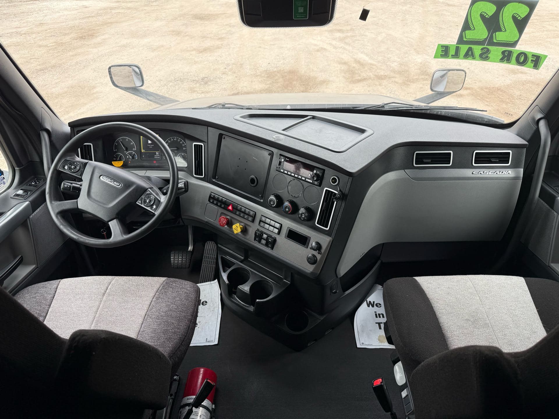 2022 Freightliner - 445k - 12k Hours - 455HP image 13