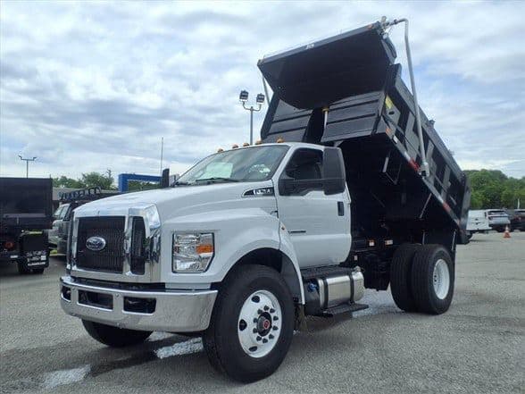 2027 Ford F750 SD image 2