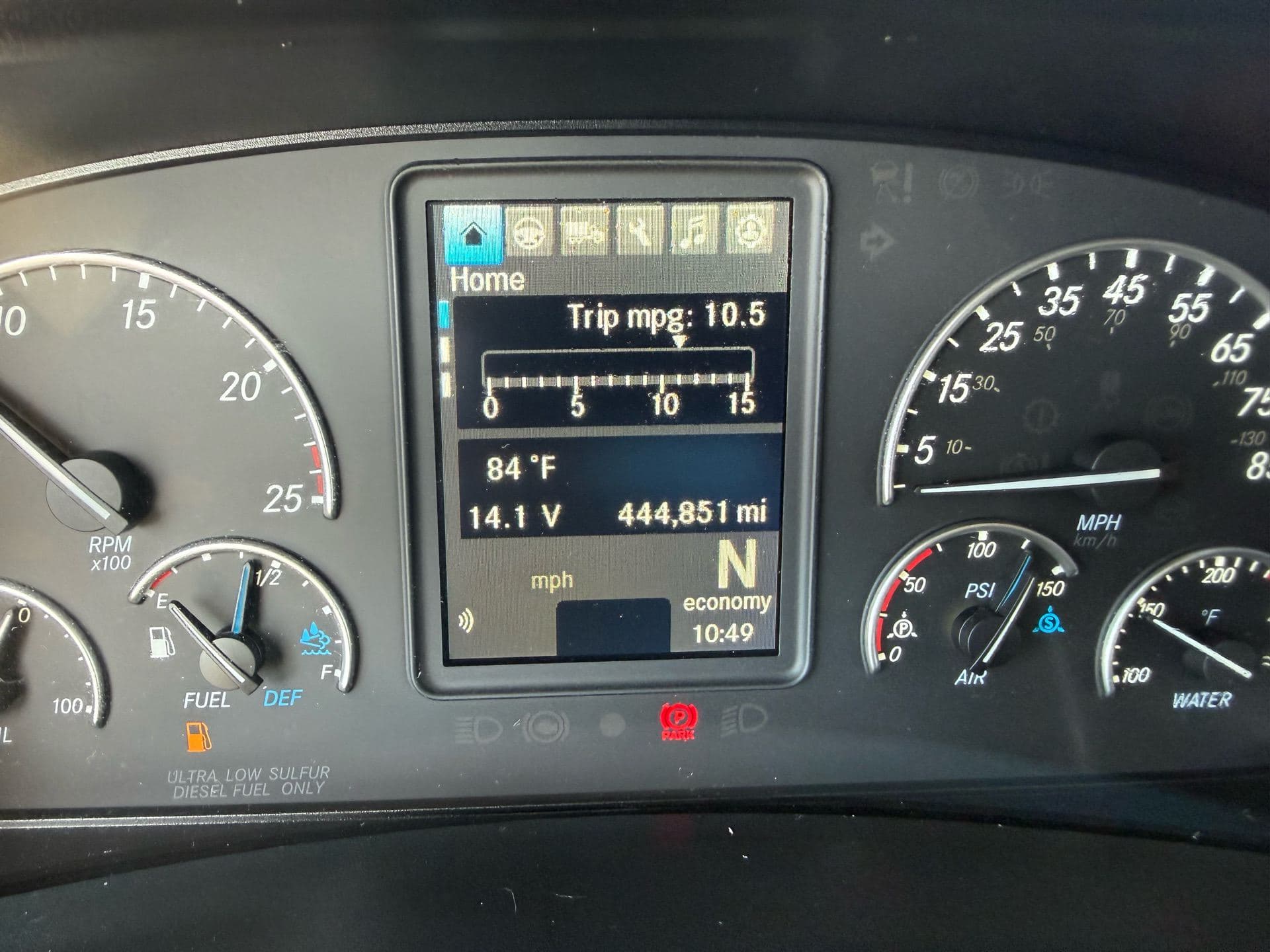 2023 Freightliner - 444k - Just 10,750 Hours! image 9