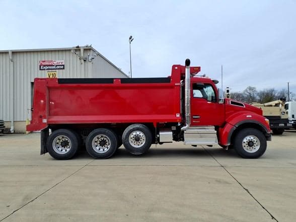 2026 Kenworth T880S image 2