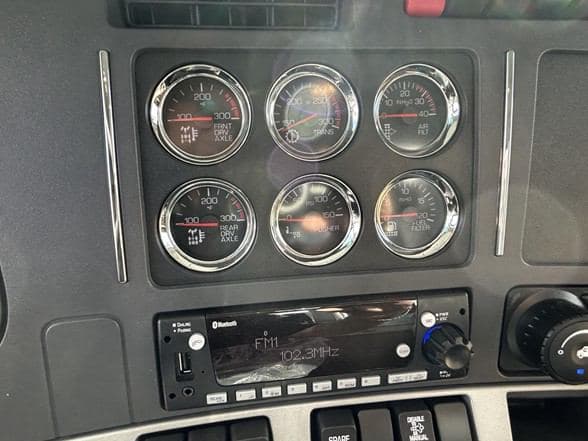 2026 Kenworth T880 image 21