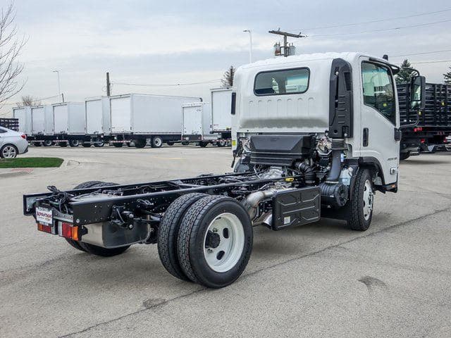2025 Chevrolet 4500 HD LCF Diesel Base image 3
