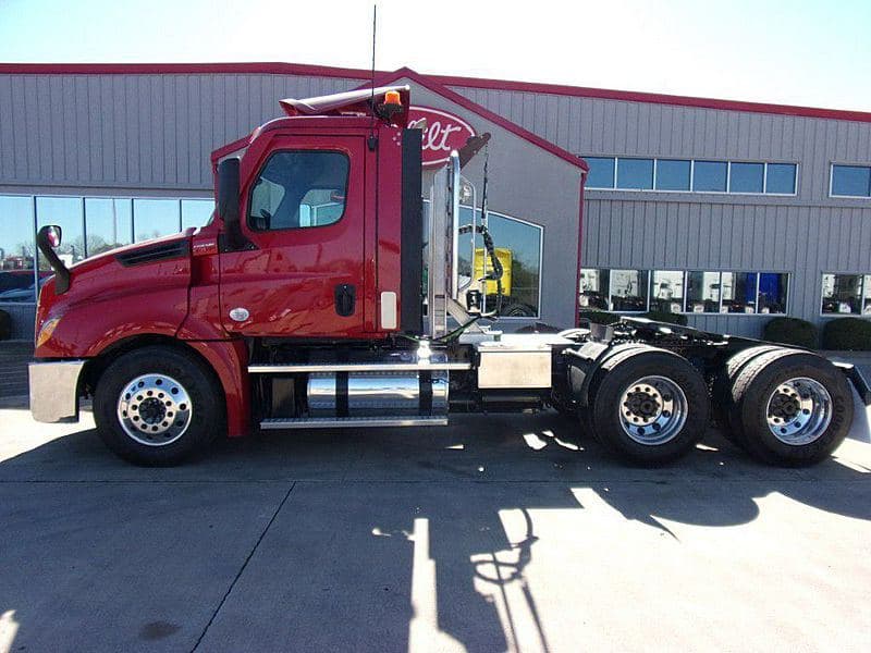 2021 Freightliner Cascadia 126 image 8